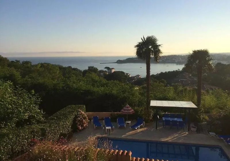 Aamiaismajoitus (B&B) Villa Erresiñolettean