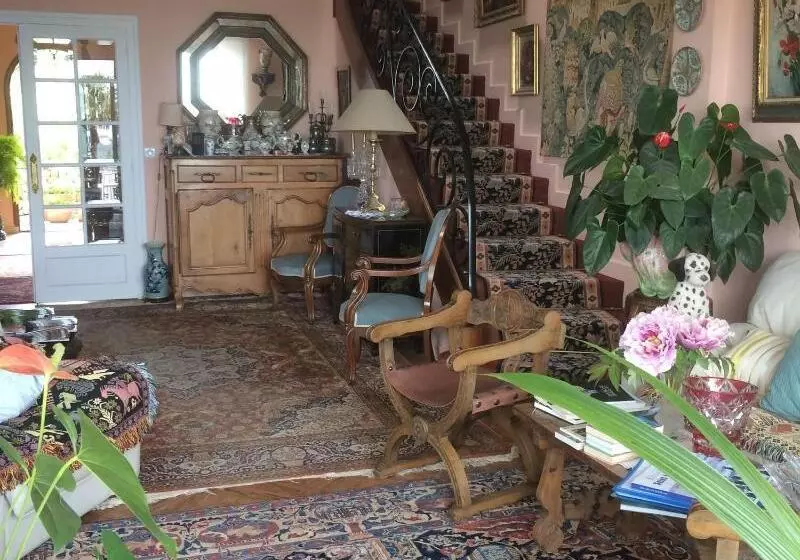 Aamiaismajoitus (B&B) Villa Erresiñolettean
