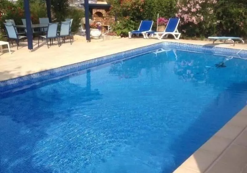 Aamiaismajoitus (B&B) Villa Erresiñolettean