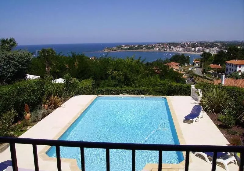 Aamiaismajoitus (B&B) Villa Erresiñolettean