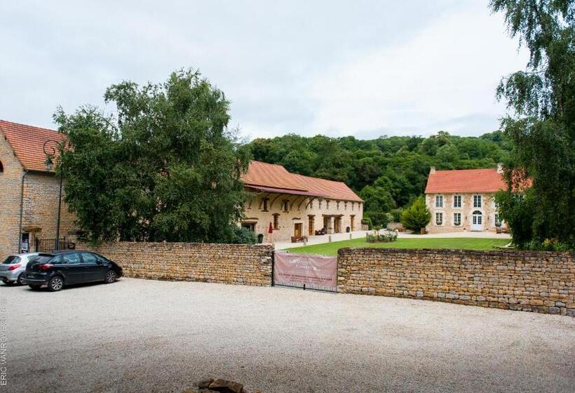 فندق Domaine De La Pommeraye & Spa