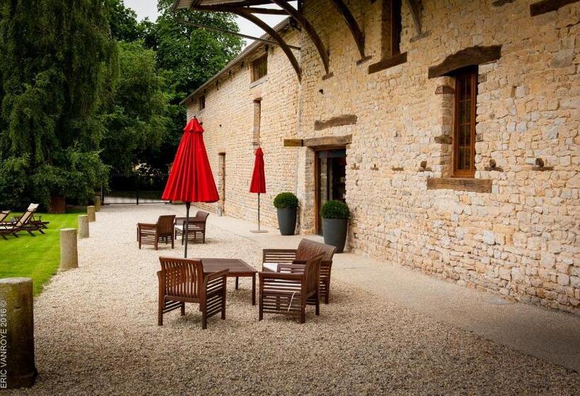 فندق Domaine De La Pommeraye & Spa