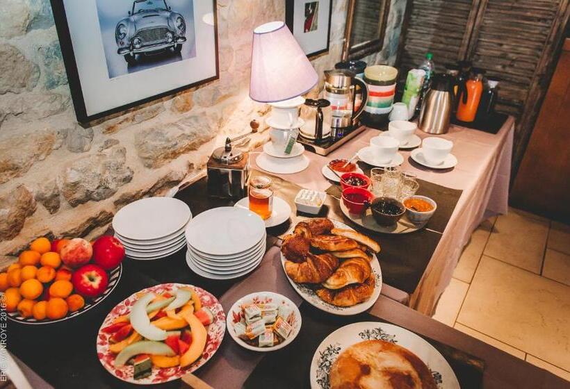 فندق Domaine De La Pommeraye & Spa