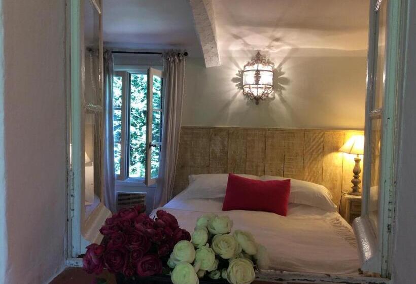 هتل Clos Des Iris