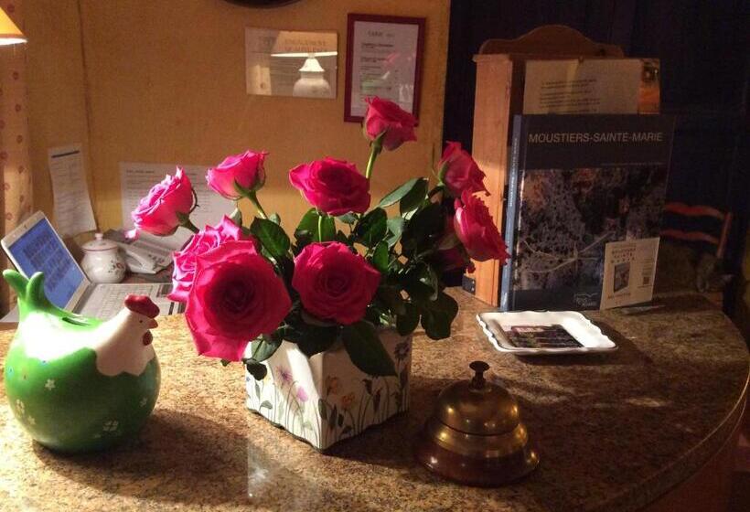 هتل Clos Des Iris