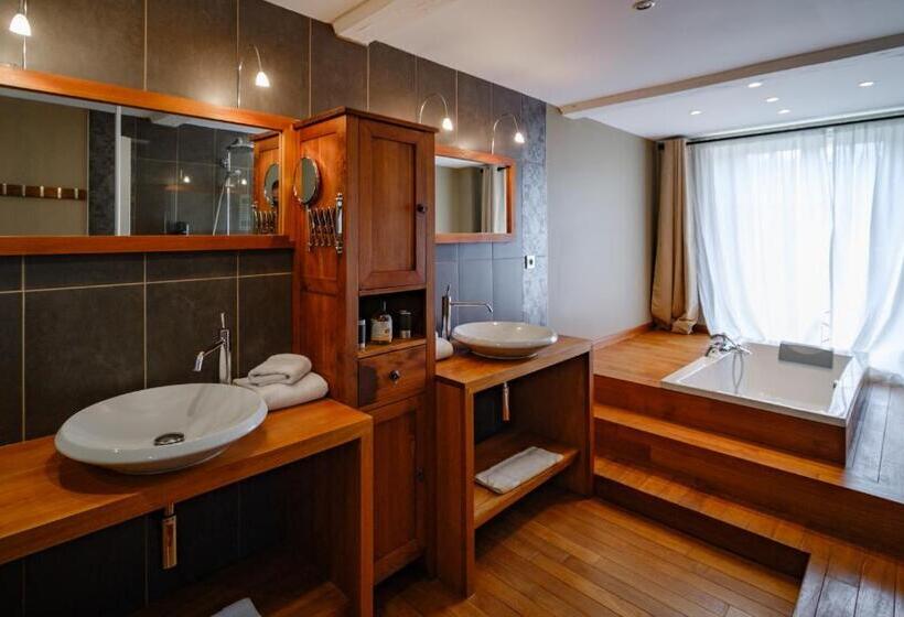 فندق Domaine De La Pommeraye & Spa