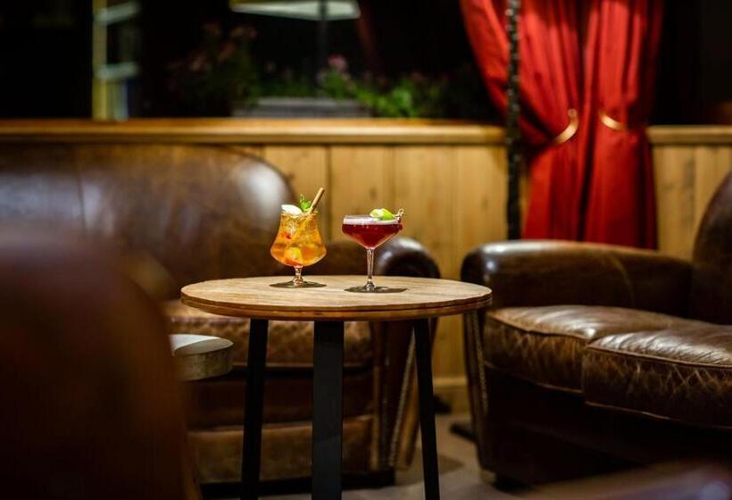 هتل Hôtel Champs Fleuris Morzine