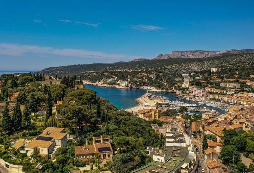 هتل Hôtel Eden Cassis Parking Privé