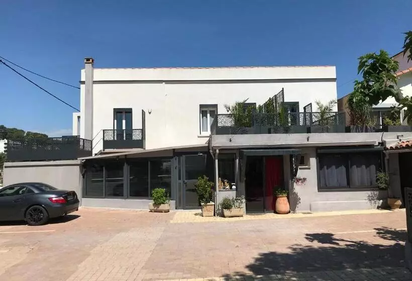 Hotelli Hôtel Eden Cassis   Parking Privé