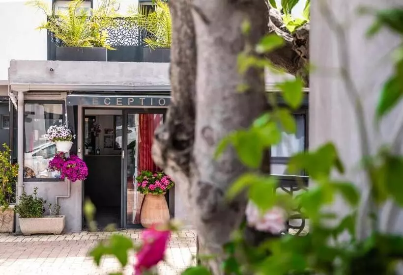 Hotelli Hôtel Eden Cassis   Parking Privé