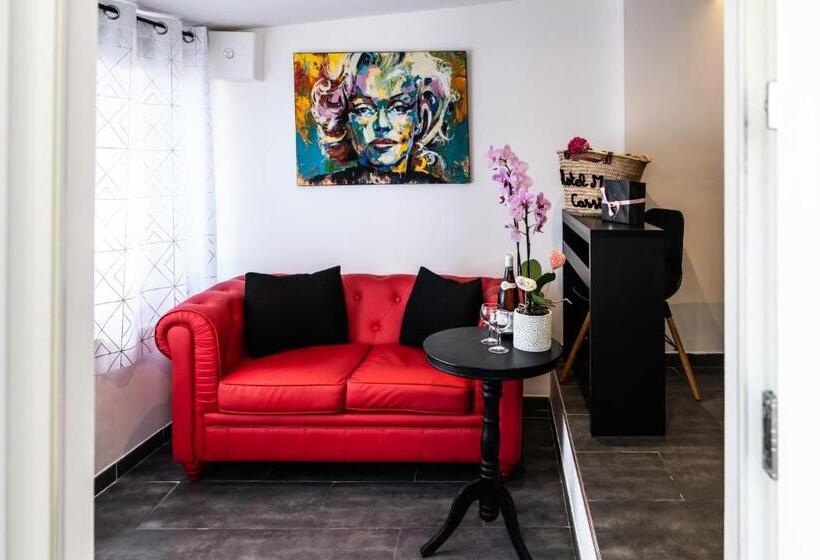 هتل Hôtel Eden Cassis Parking Privé