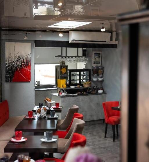 هتل Hôtel Eden Cassis Parking Privé