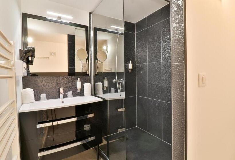 هتل Hôtel Eden Cassis Parking Privé