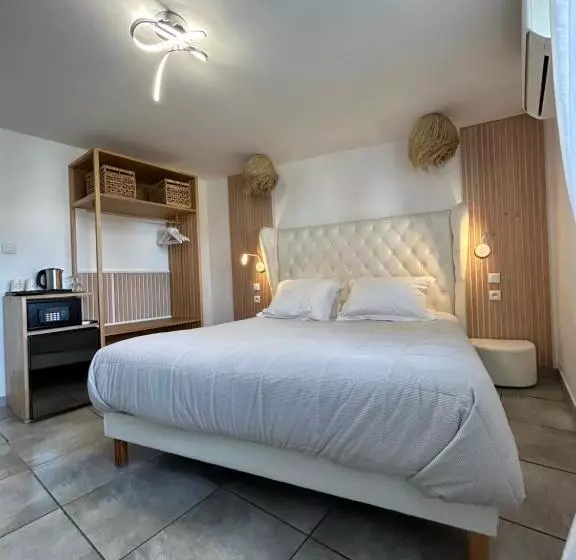 Hotelli Hôtel Eden Cassis   Parking Privé