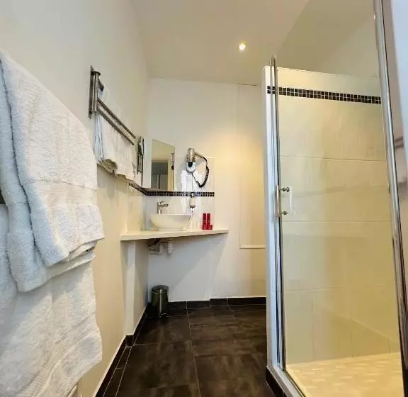 Hotelli Hôtel Eden Cassis   Parking Privé