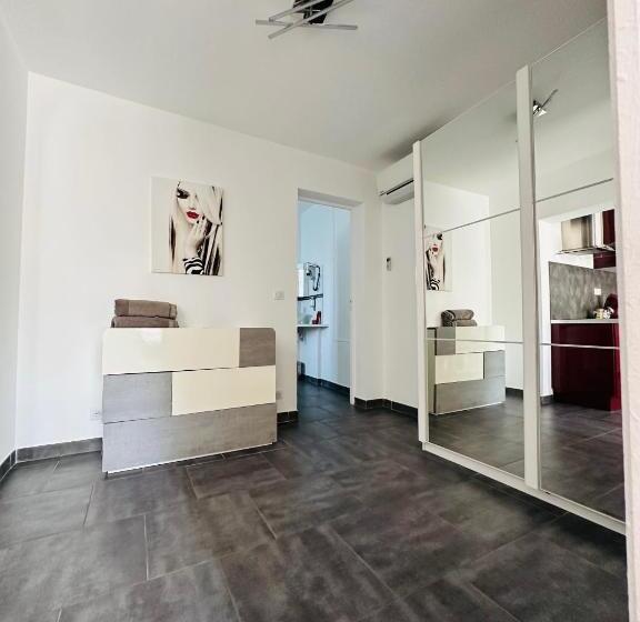 هتل Hôtel Eden Cassis Parking Privé