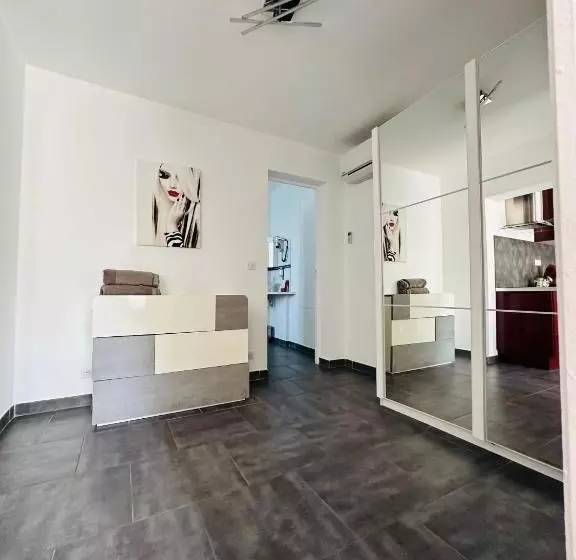 Hotelli Hôtel Eden Cassis   Parking Privé