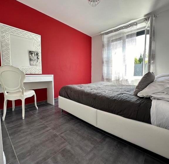 هتل Hôtel Eden Cassis Parking Privé