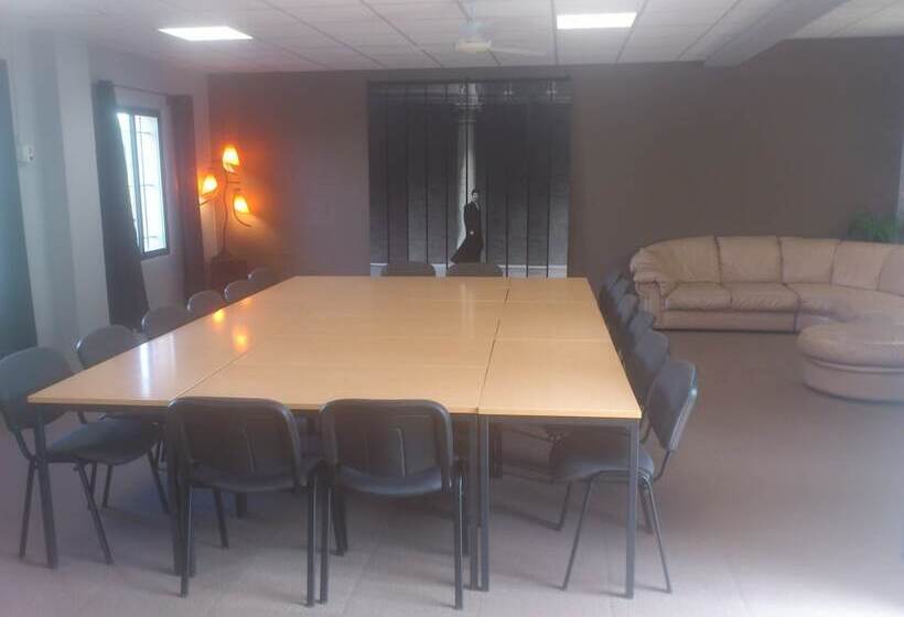 فندق Hôtel Le Relais Du Luberon