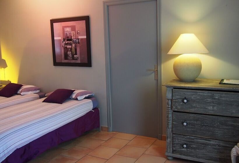 فندق Hôtel Le Relais Du Luberon