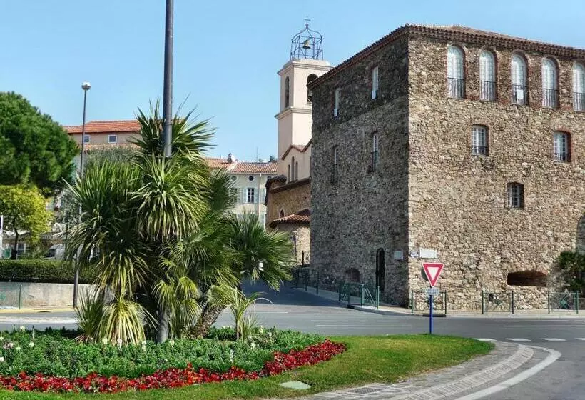 Otel Les Tourelles