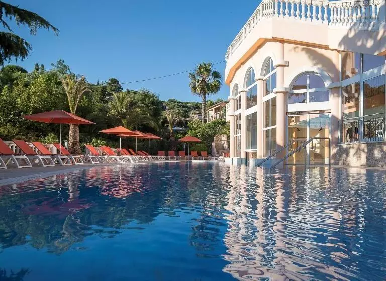 Otel Les Tourelles