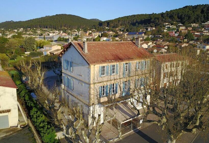 ホテル Restaurant Le Castel Fleuri