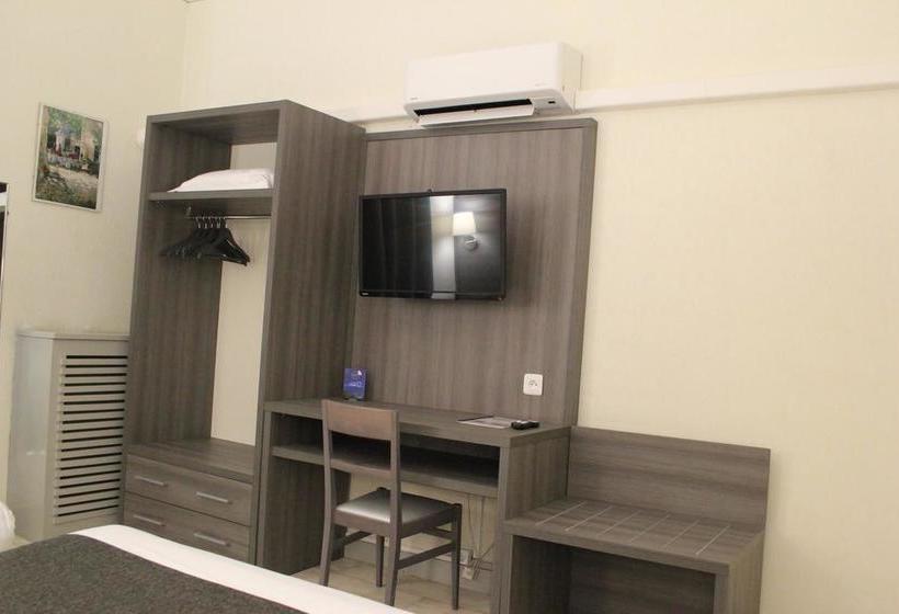 בית מלון כפרי Hôtel L Univers