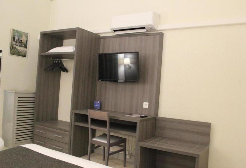 בית מלון כפרי Hôtel L Univers