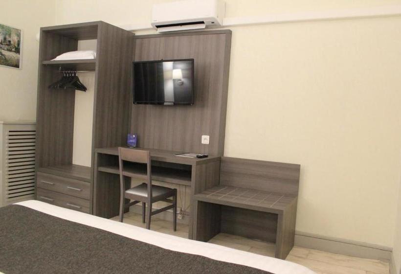 בית מלון כפרי Hôtel L Univers