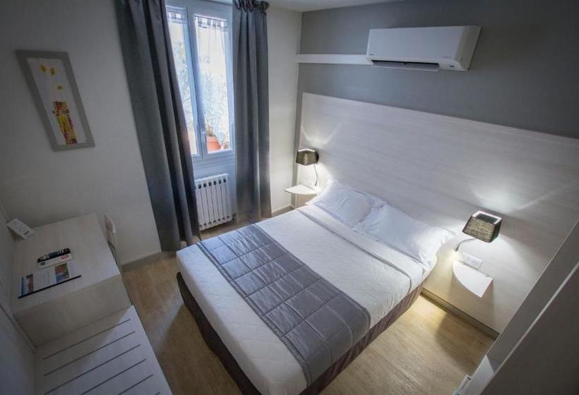 בית מלון כפרי Hôtel L Univers