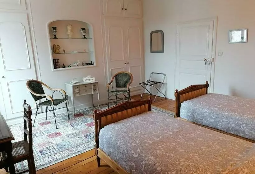 Aamiaismajoitus (B&B) Au Puy Des Vérités