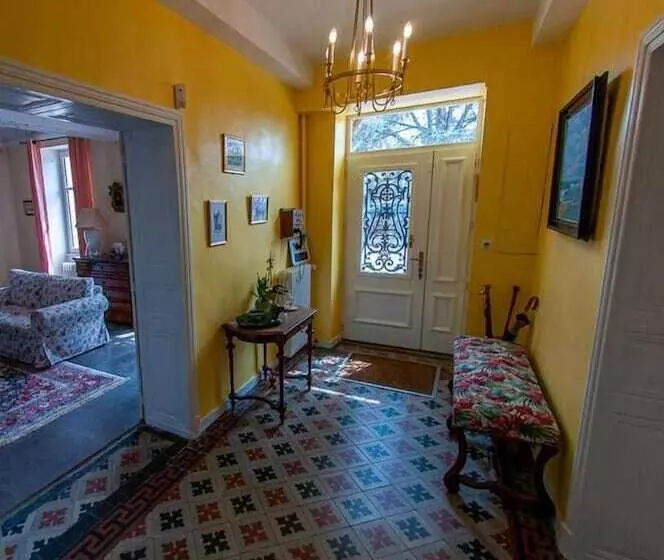 Aamiaismajoitus (B&B) Au Puy Des Vérités