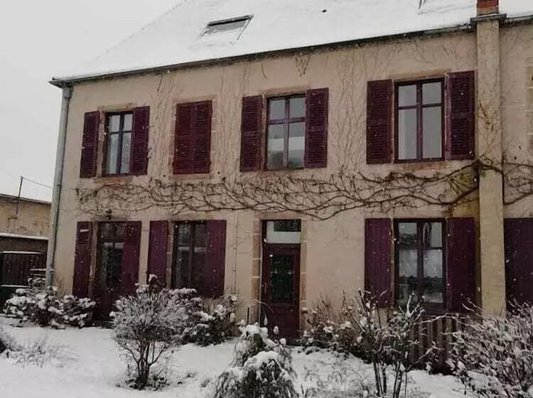 Aamiaismajoitus (B&B) Au Puy Des Vérités
