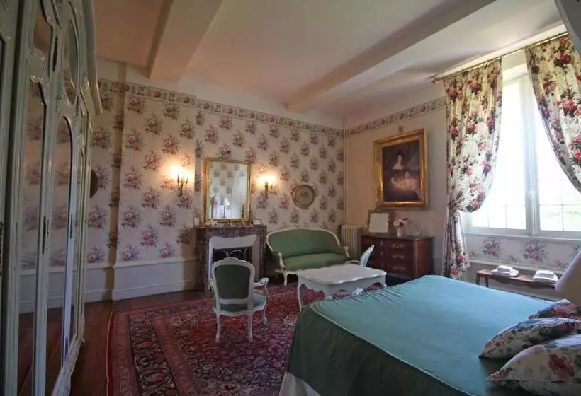 تختخواب و صبحانه Château De La Chabroulie