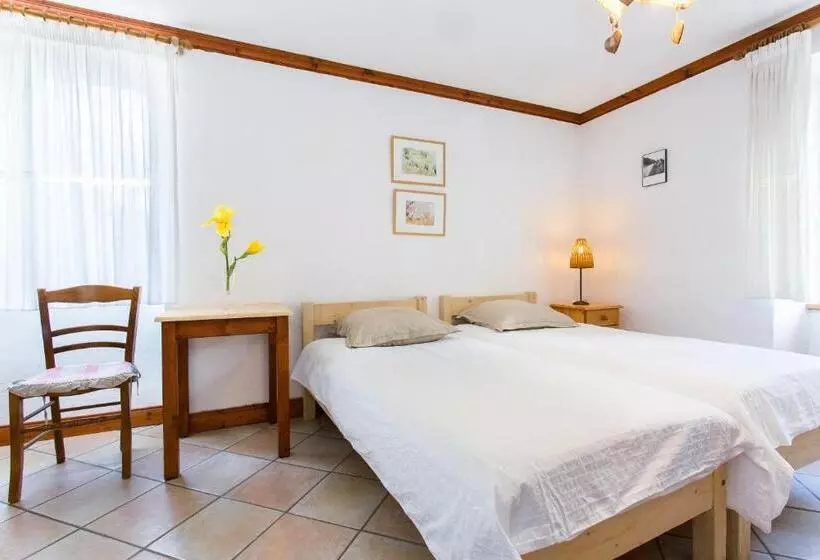 ベッドアンドブレックファースト Gite Auberge De Montvilliers