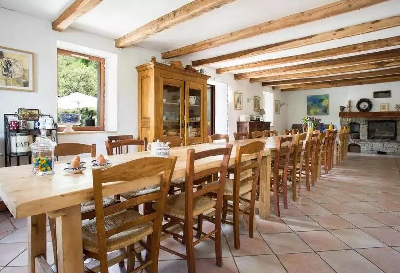 ベッドアンドブレックファースト Gite Auberge De Montvilliers