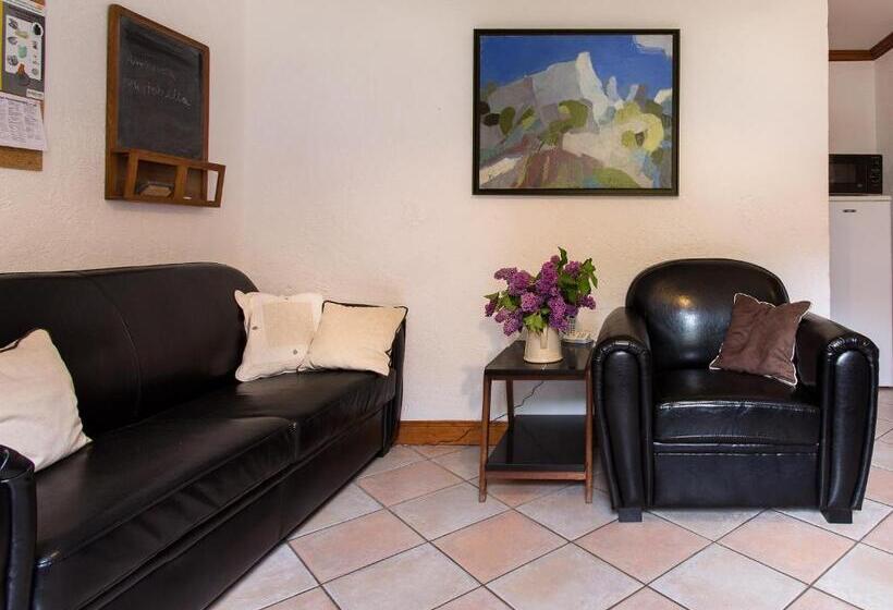 민박 Gite Auberge De Montvilliers