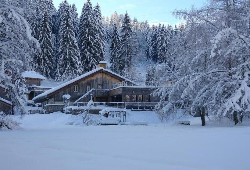 فندق Auberge De La Poulcière
