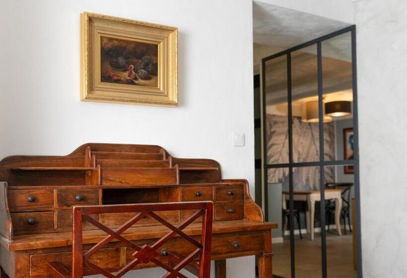 فندق Auberge De La Poulcière