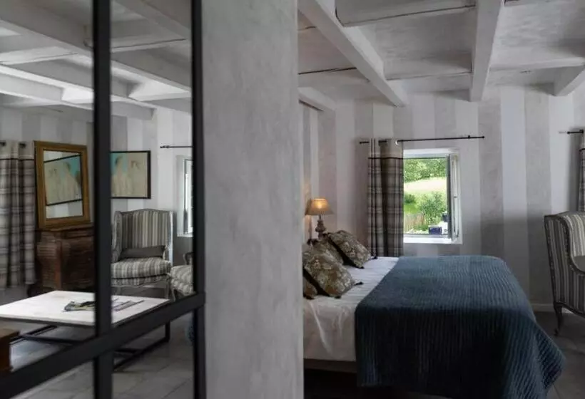 هتل Auberge De La Poulcière