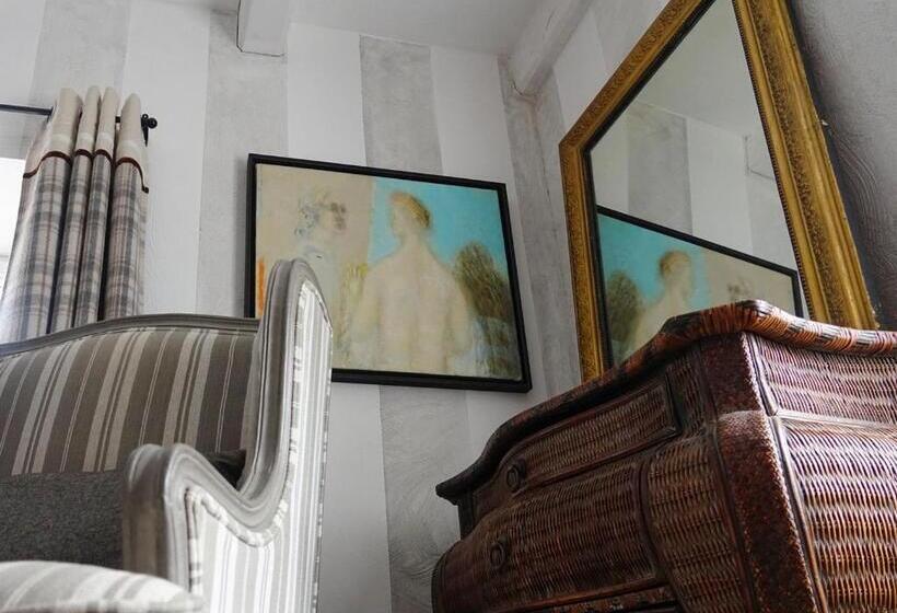 فندق Auberge De La Poulcière