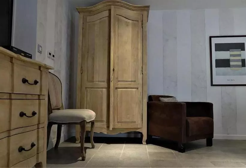 هتل Auberge De La Poulcière