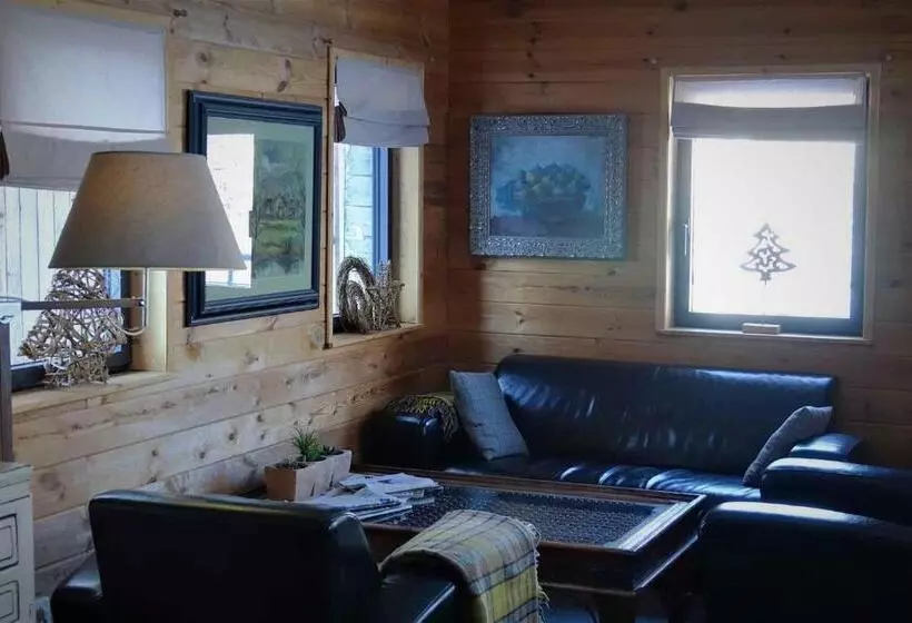 هتل Auberge De La Poulcière