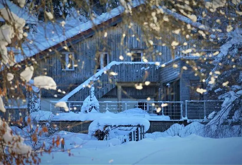 هتل Auberge De La Poulcière