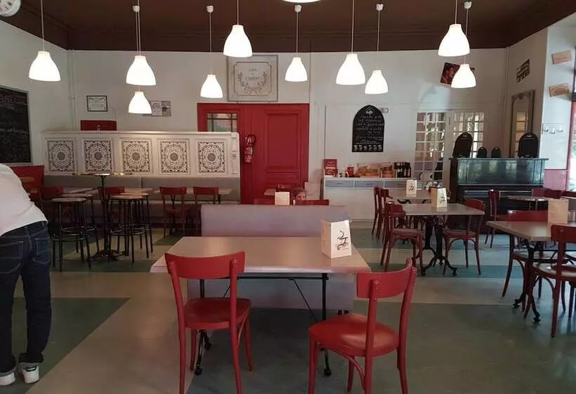 Hotelli Cafe De La Gare