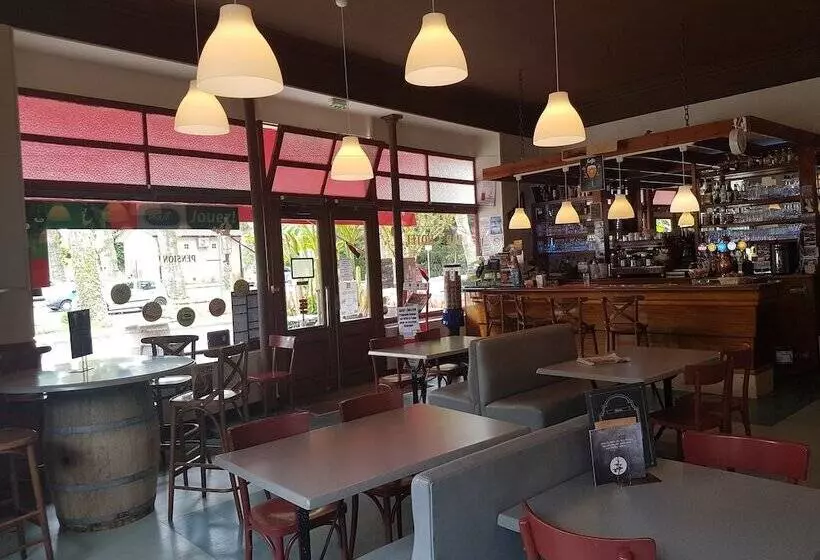 Hotelli Cafe De La Gare