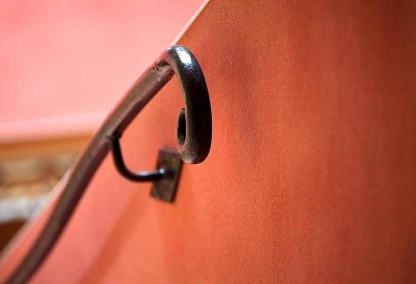 בית מלון כפרי De La Pyramide