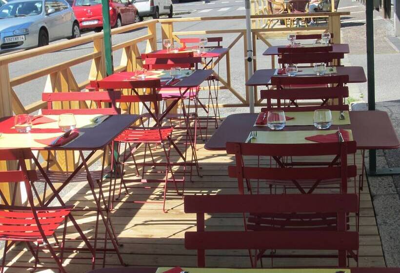 فندق Hôtel Café Du Palais