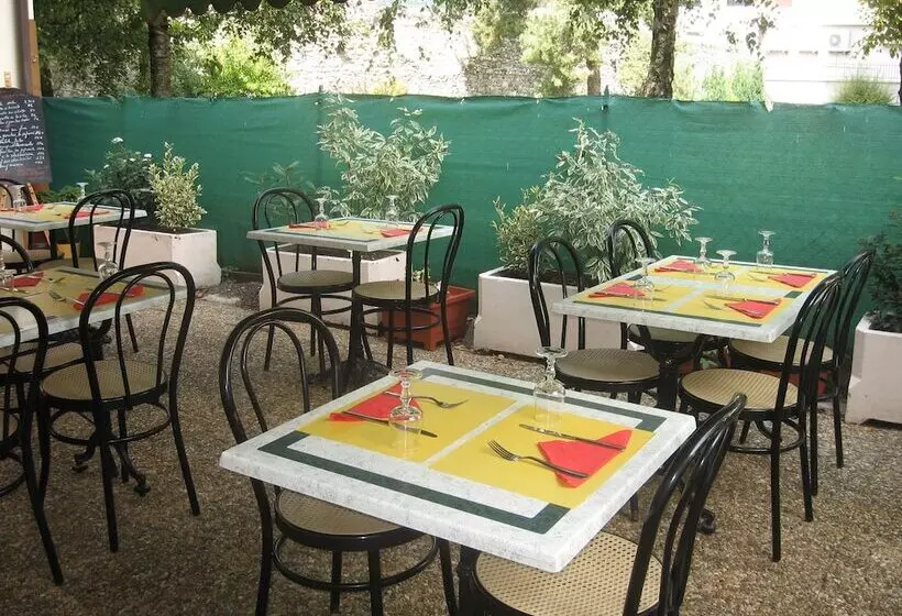ホテル Hôtel Café Du Palais